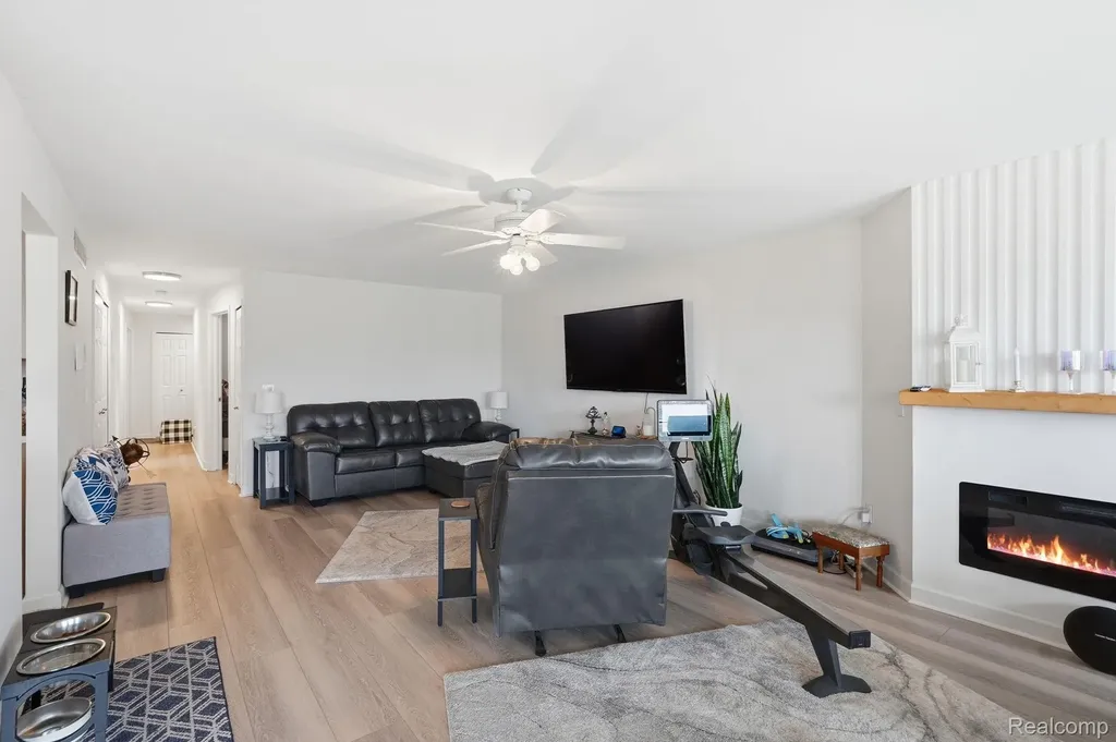 37810 Jefferson Avenue Harrison Charter Township MI 48045