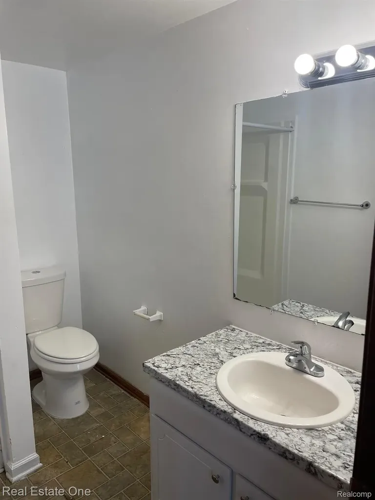 47 Pope Street Lapeer City MI 48446
