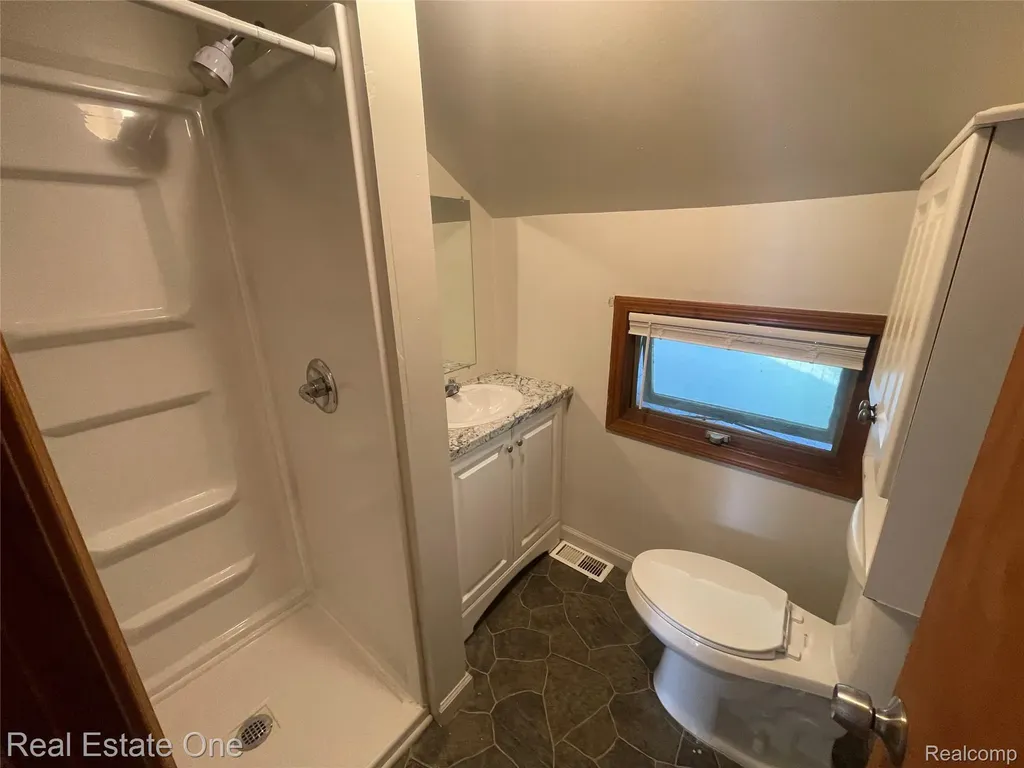 47 Pope Street Lapeer City MI 48446