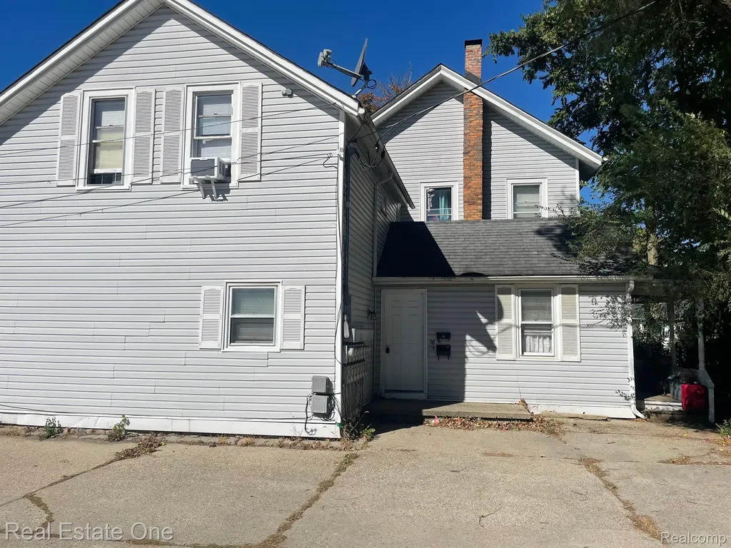 47 Pope Street Lapeer City MI 48446