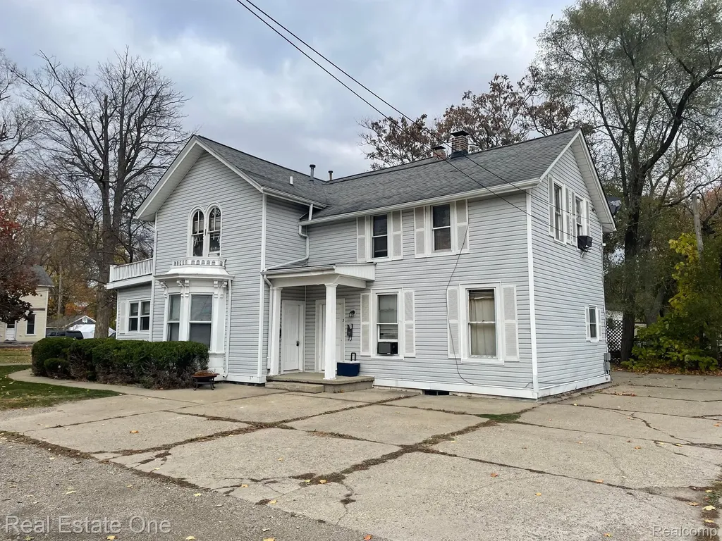47 Pope Street Lapeer City MI 48446