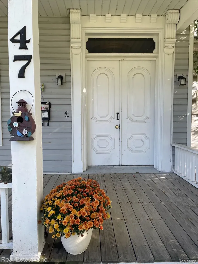 47 Pope Street Lapeer City MI 48446