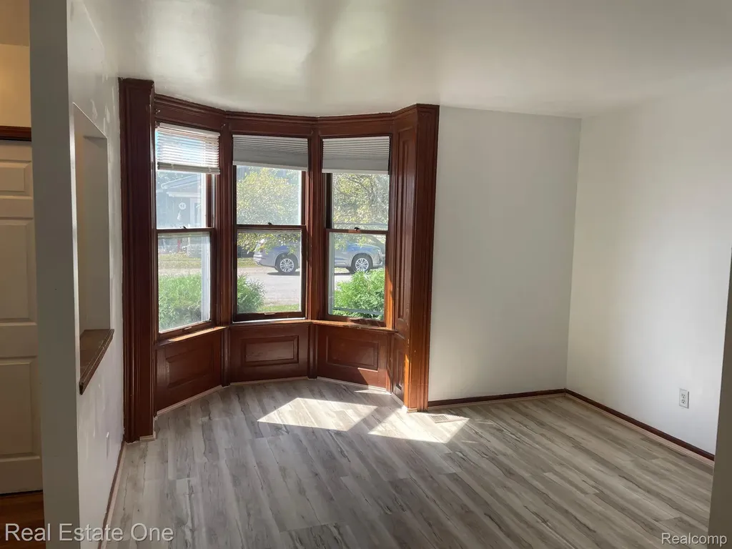 47 Pope Street Lapeer City MI 48446