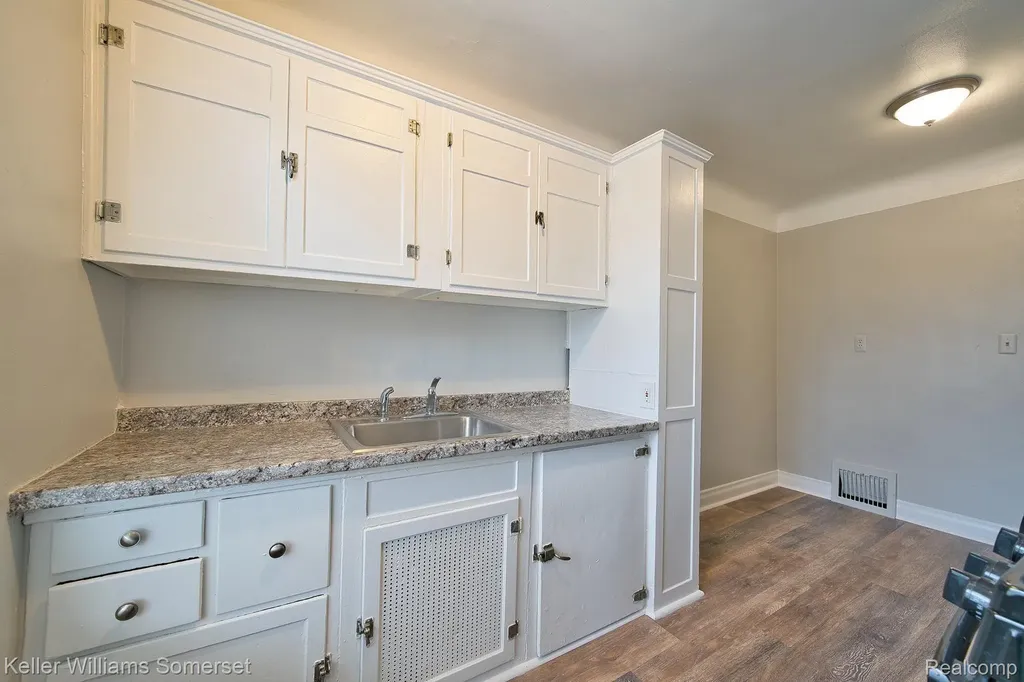 51 Spokane Drive Pontiac City MI 48341