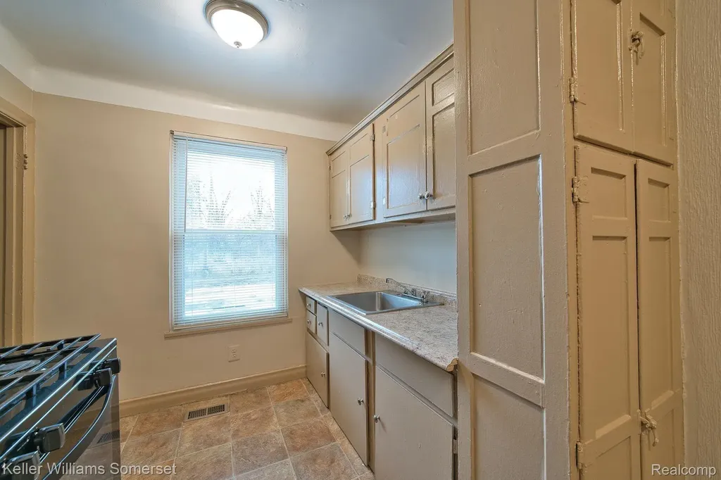 51 Spokane Drive Pontiac City MI 48341