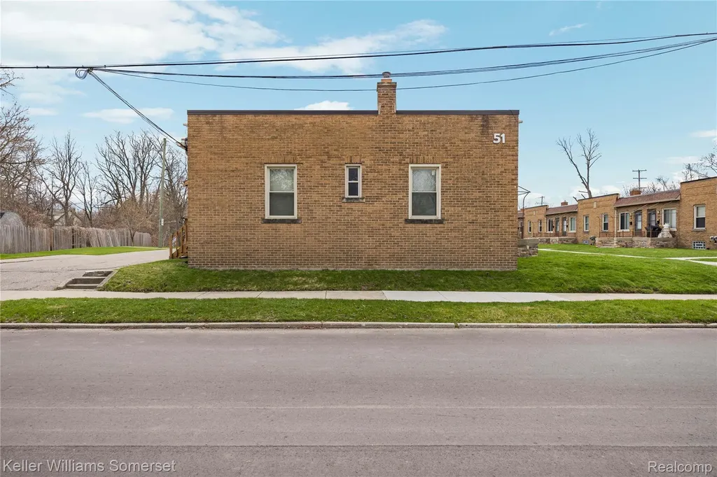51 Spokane Drive Pontiac City MI 48341