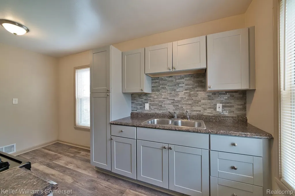 51 Spokane Drive Pontiac City MI 48341
