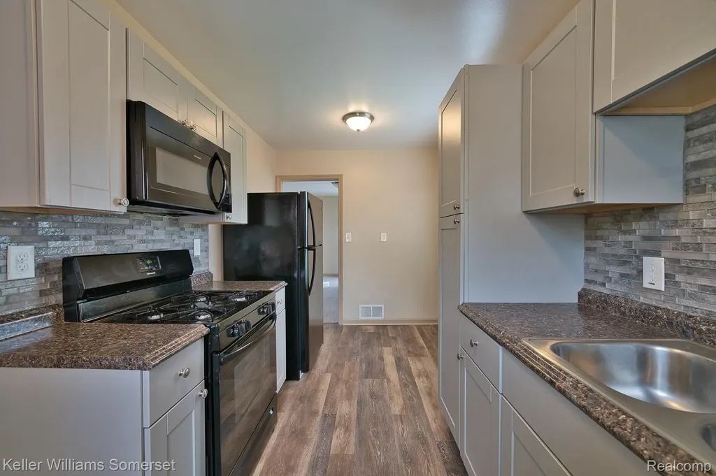 51 Spokane Drive Pontiac City MI 48341