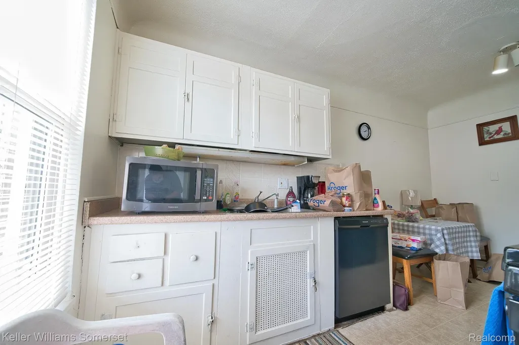 51 Spokane Drive Pontiac City MI 48341