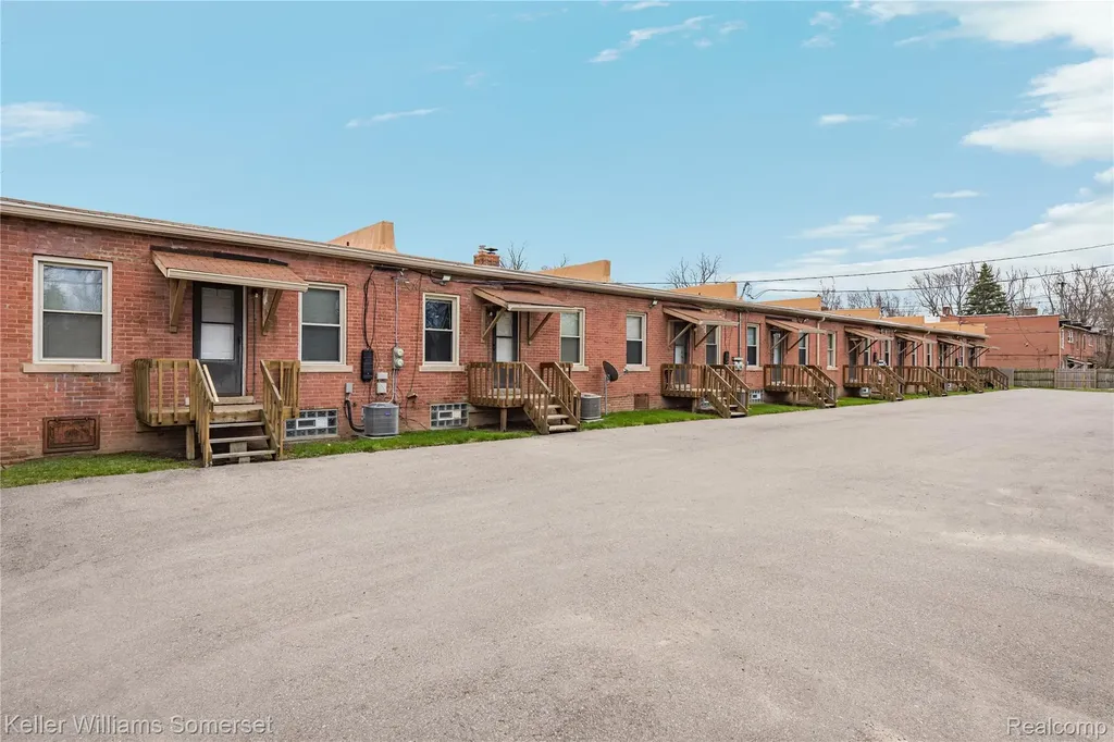 51 Spokane Drive Pontiac City MI 48341