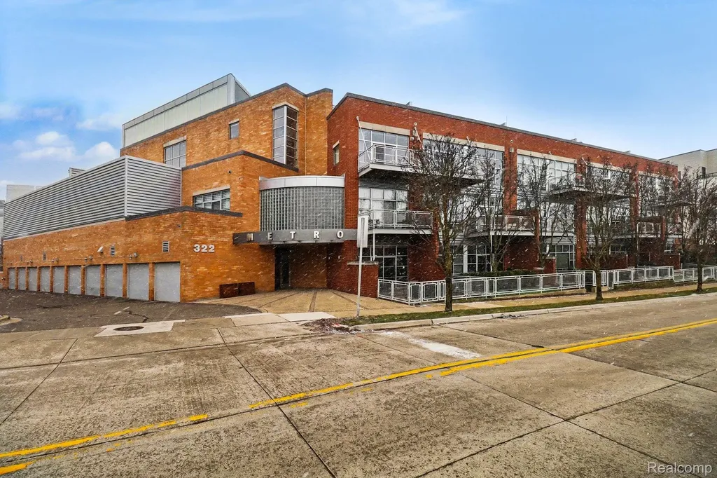 322 E Harrison Avenue Royal Oak City MI 48067