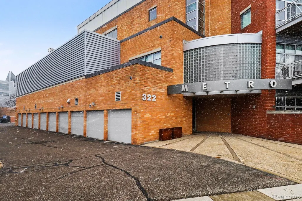 322 E Harrison Avenue Royal Oak City MI 48067