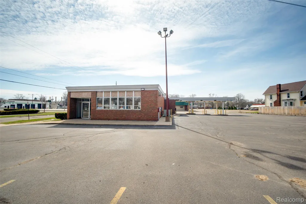 1712 E Michigan Avenue Jackson City MI 49202