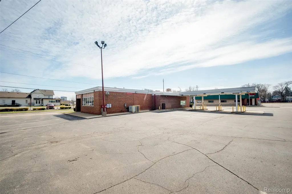 1712 E Michigan Avenue Jackson City MI 49202