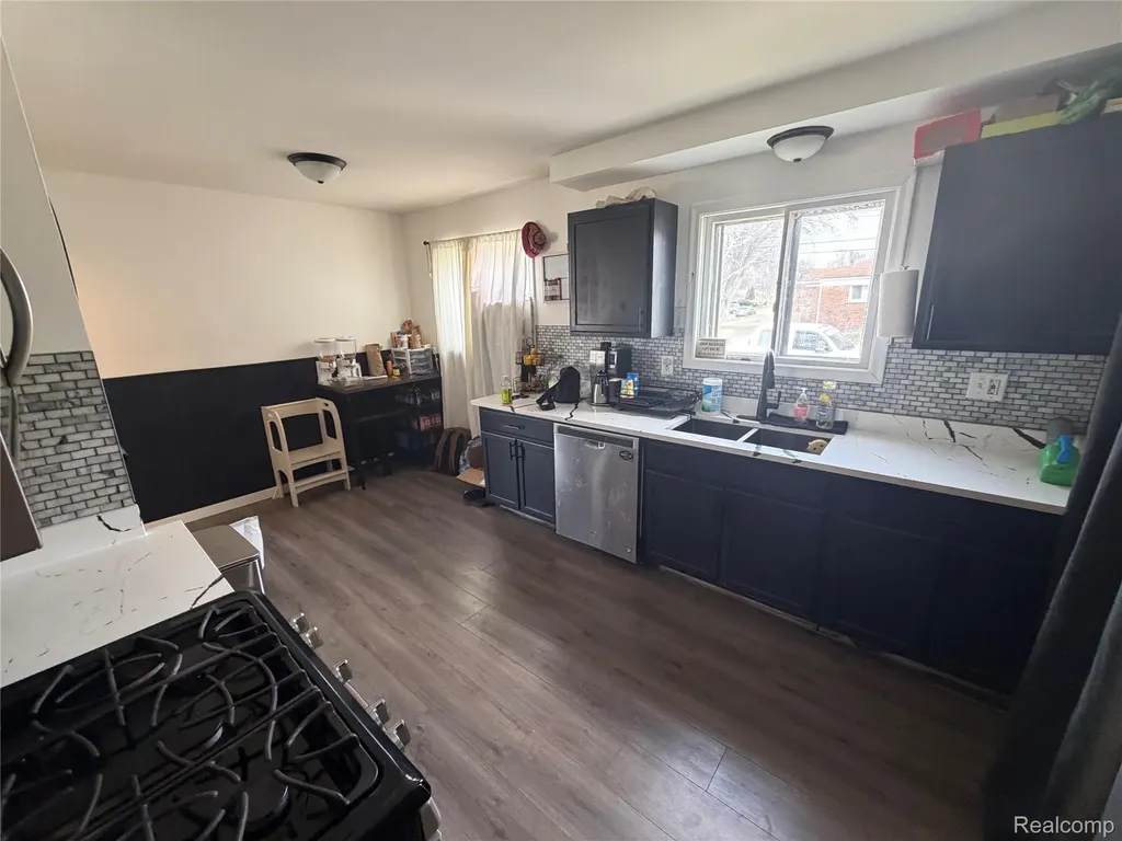 32011 Grandview Avenue Westland City MI 48186