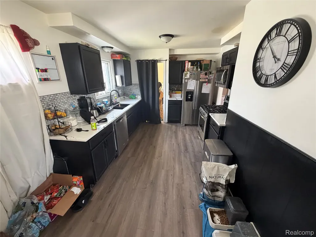 32011 Grandview Avenue Westland City MI 48186