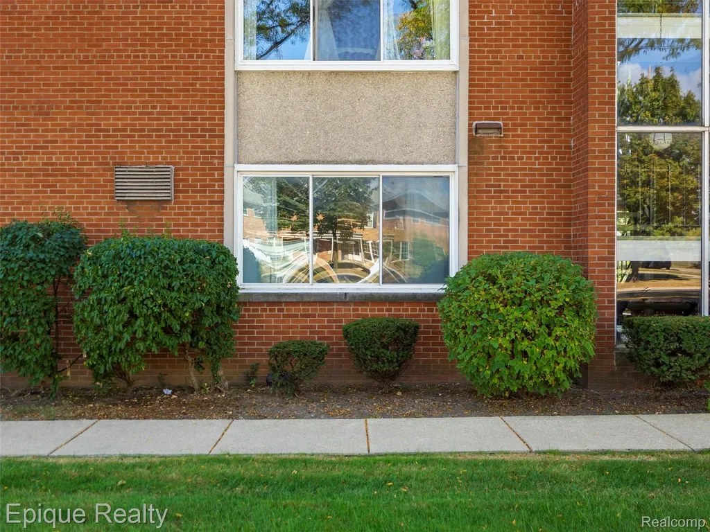 2915 W 13 Mile Road Royal Oak City MI 48073