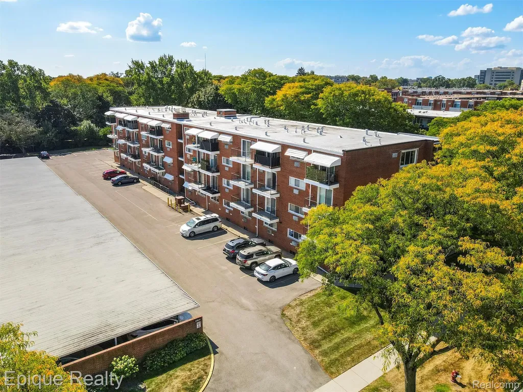 2915 W 13 Mile Road Royal Oak City MI 48073