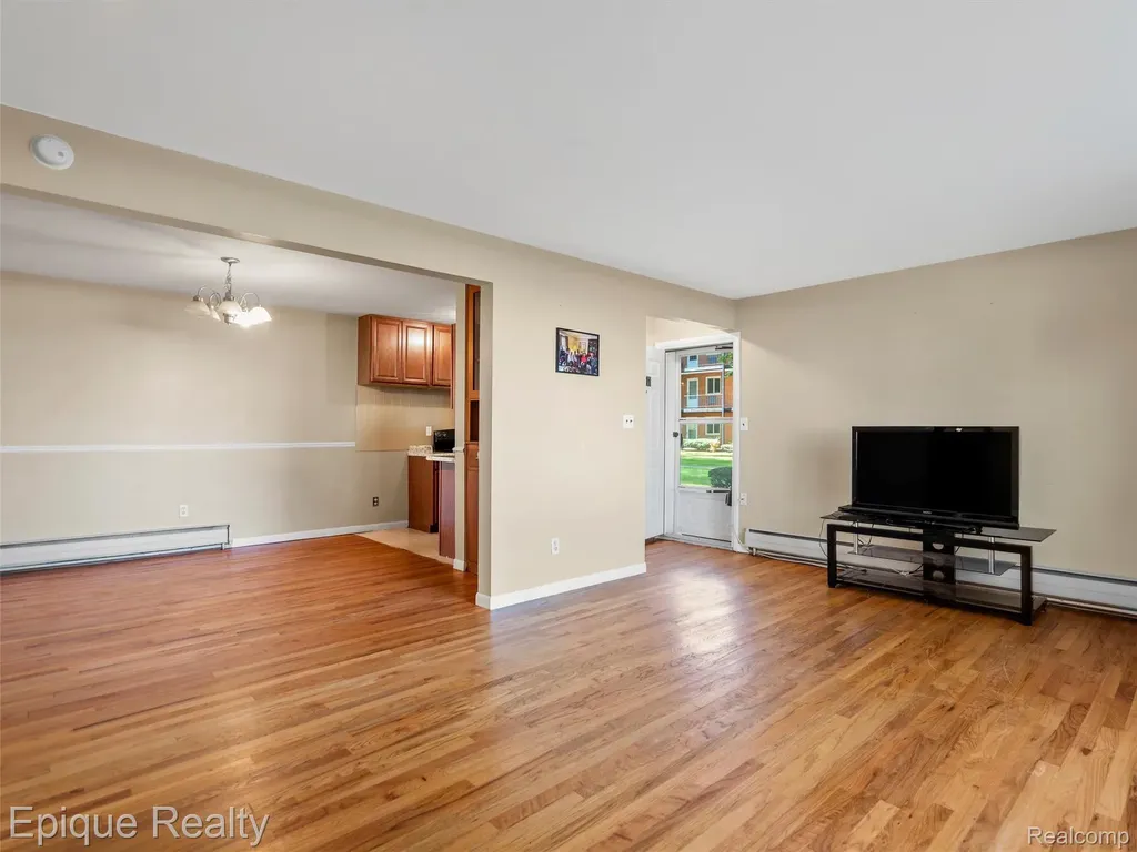 2915 W 13 Mile Road Royal Oak City MI 48073