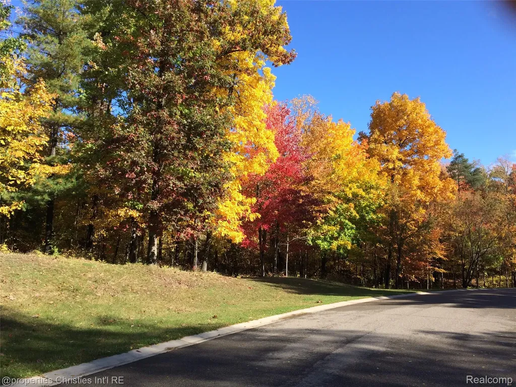 1451 Barrwood Trail Oxford Village MI 48371
