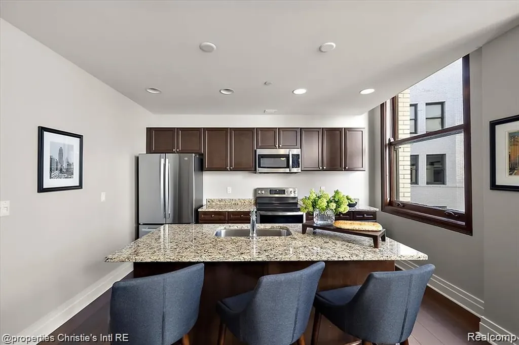 1 Park Avenue Detroit City MI 48226