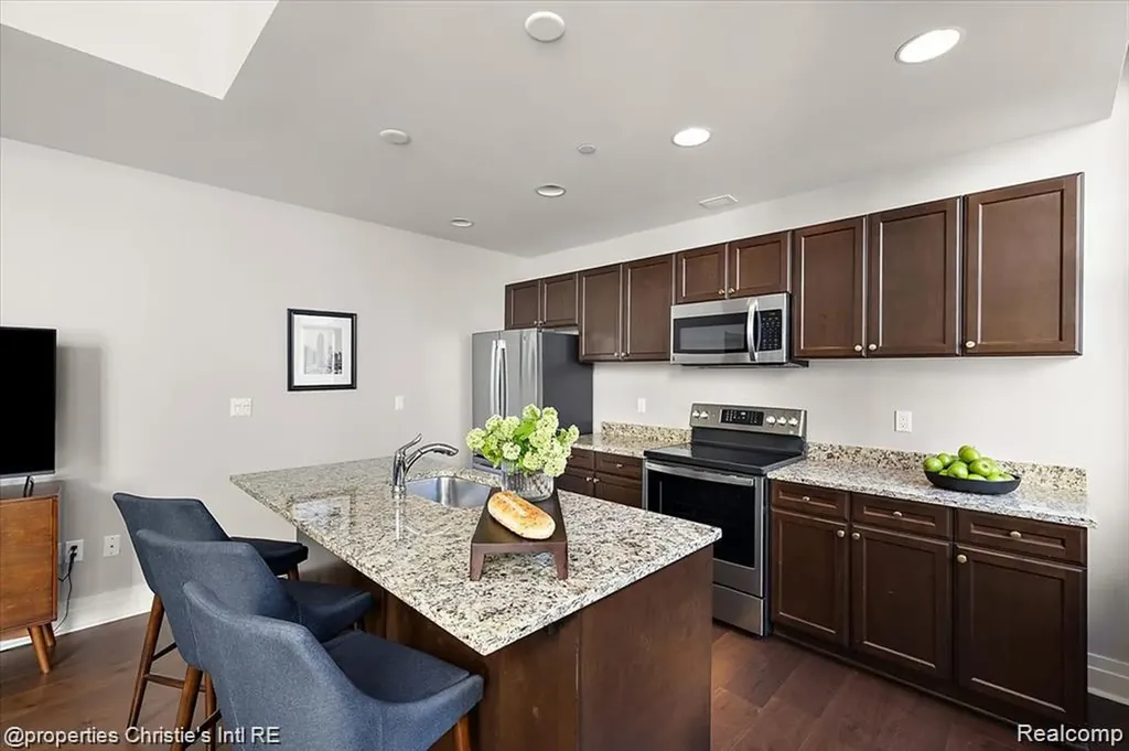 1 Park Avenue Detroit City MI 48226