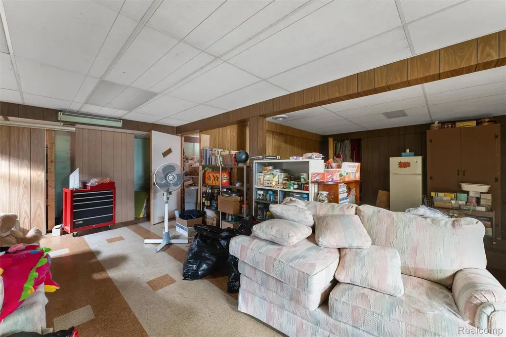30507 Moulin Ave Avenue Warren City MI 48088
