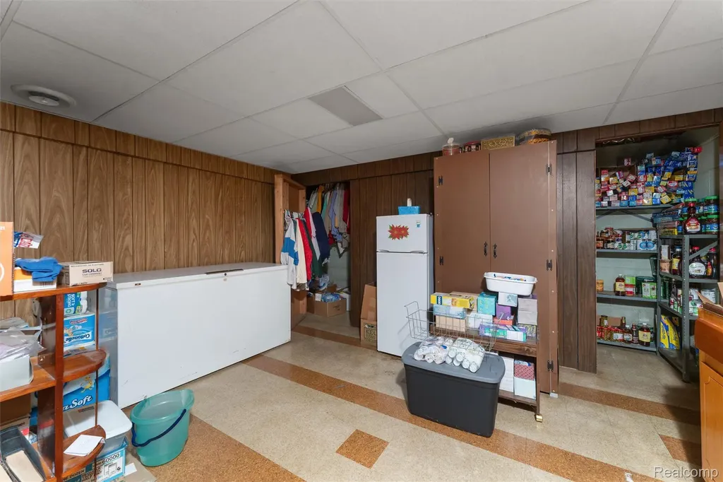 30507 Moulin Ave Avenue Warren City MI 48088