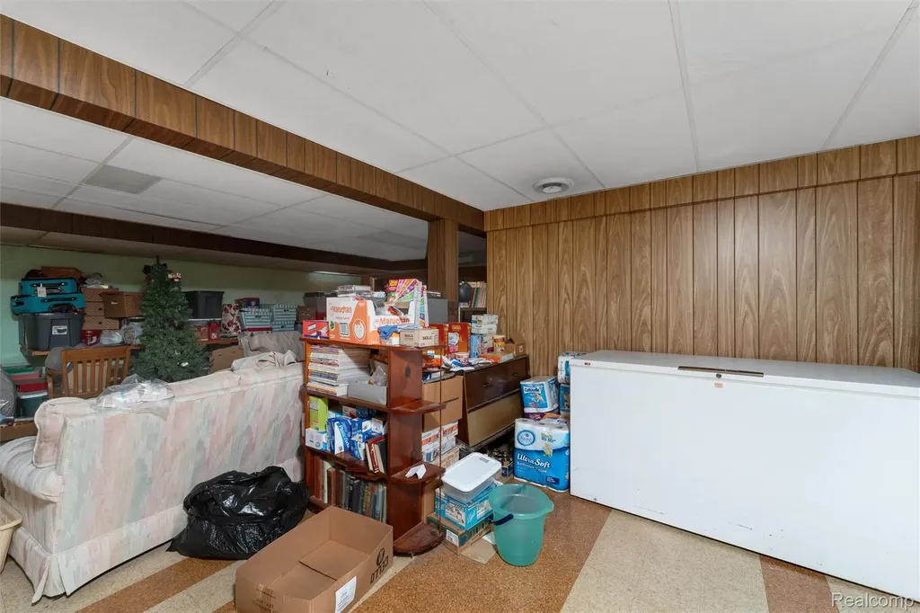 30507 Moulin Ave Avenue Warren City MI 48088