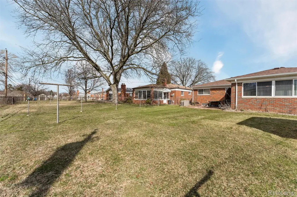 30507 Moulin Ave Avenue Warren City MI 48088