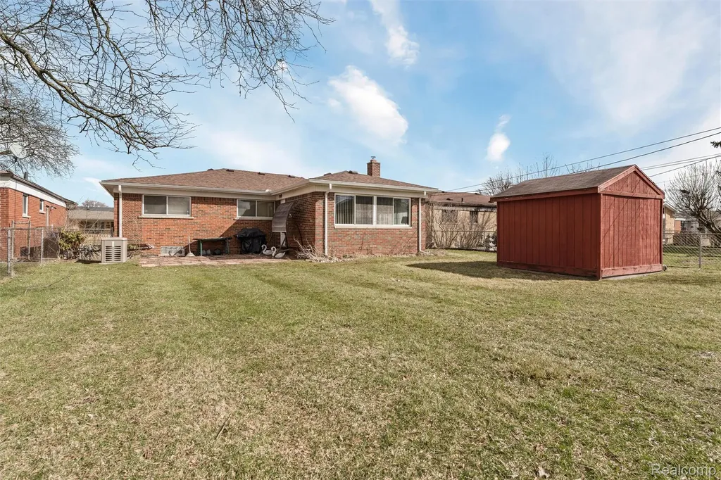 30507 Moulin Ave Avenue Warren City MI 48088