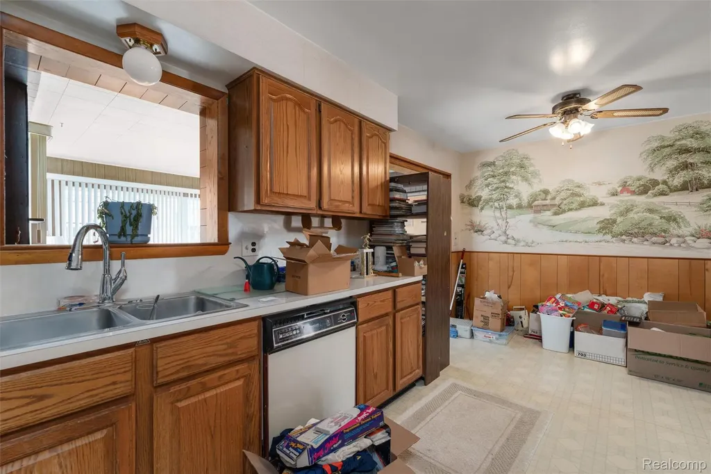 30507 Moulin Ave Avenue Warren City MI 48088