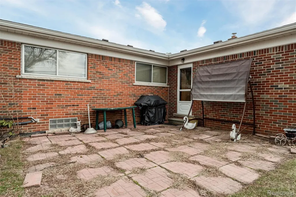 30507 Moulin Ave Avenue Warren City MI 48088