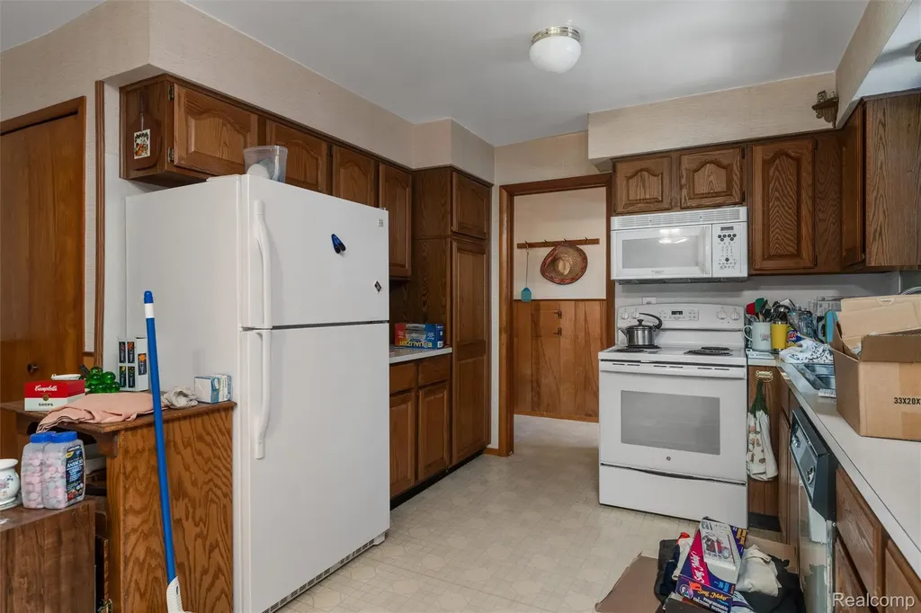 30507 Moulin Ave Avenue Warren City MI 48088