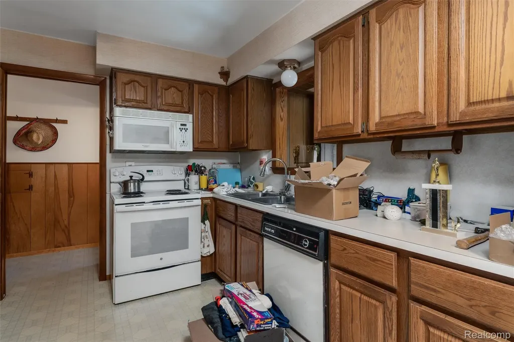 30507 Moulin Ave Avenue Warren City MI 48088