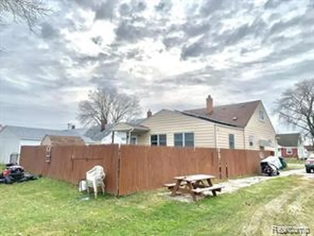 2190 Goddard Road Lincoln Park City MI 48146