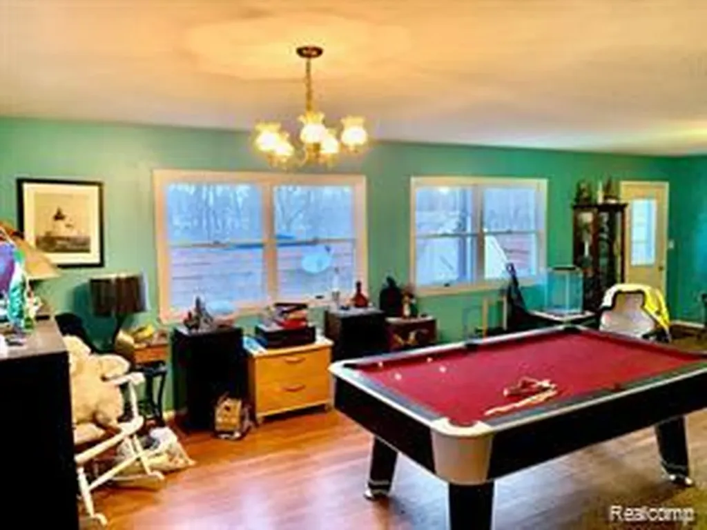 2190 Goddard Road Lincoln Park City MI 48146