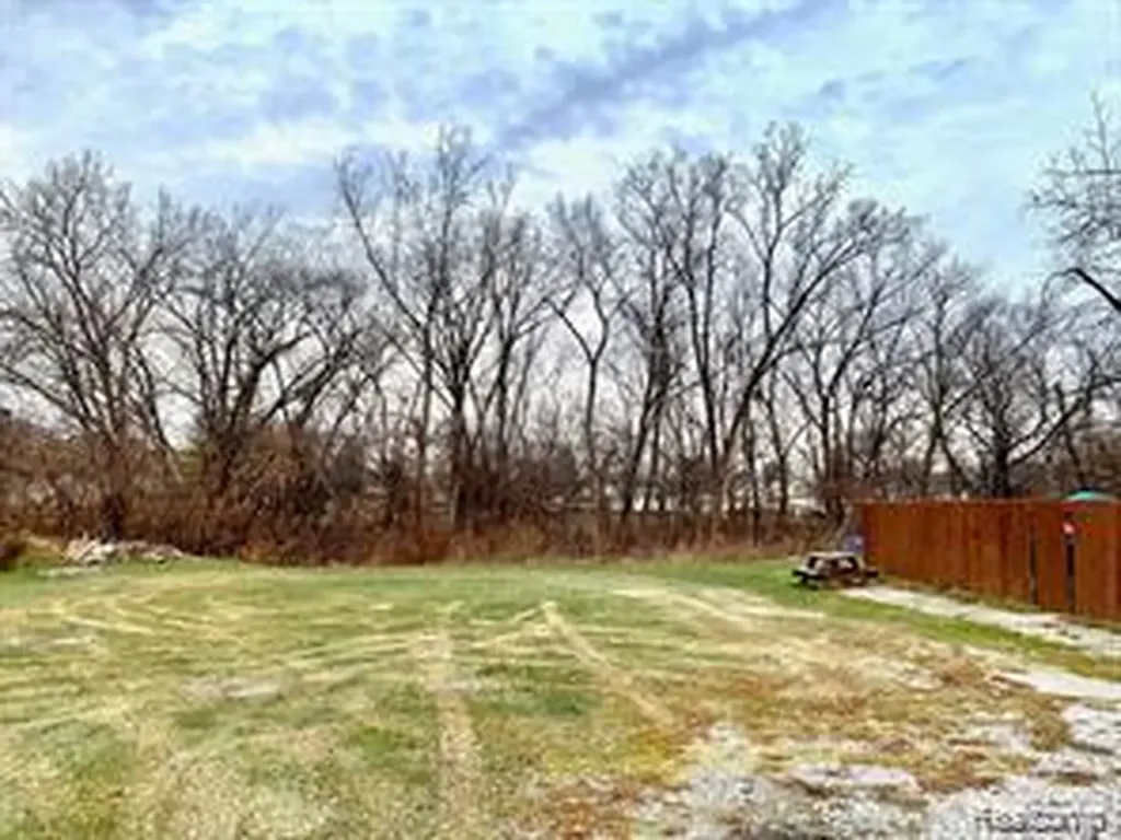 2190 Goddard Road Lincoln Park City MI 48146