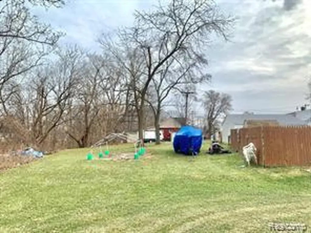 2190 Goddard Road Lincoln Park City MI 48146