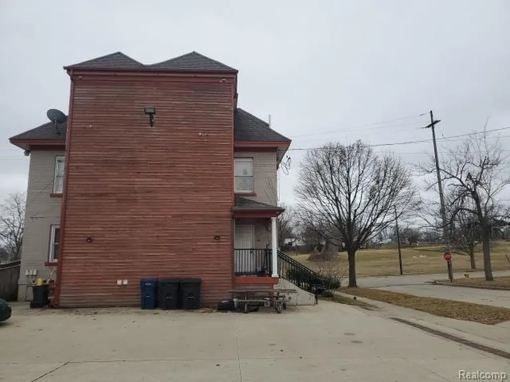 626 Begole Street Flint City MI 48503