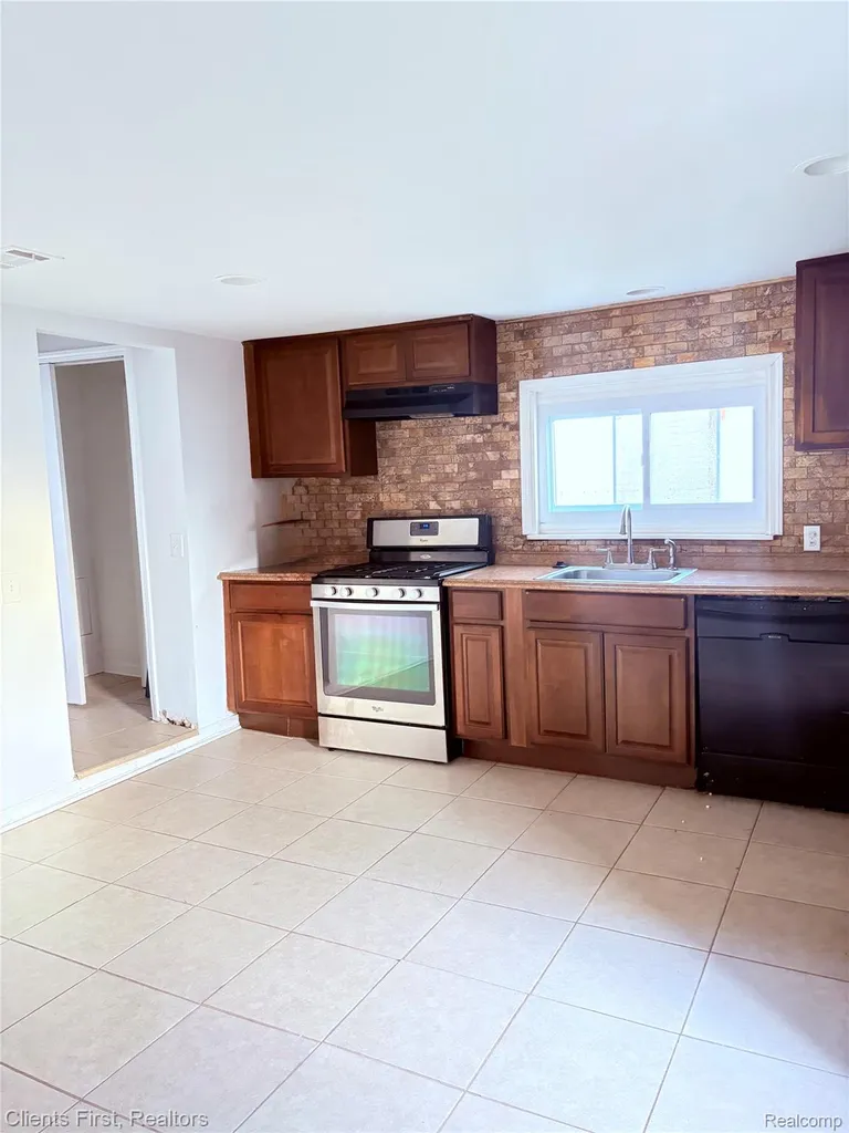 128 Henry Ruff Road Garden City City MI 48135