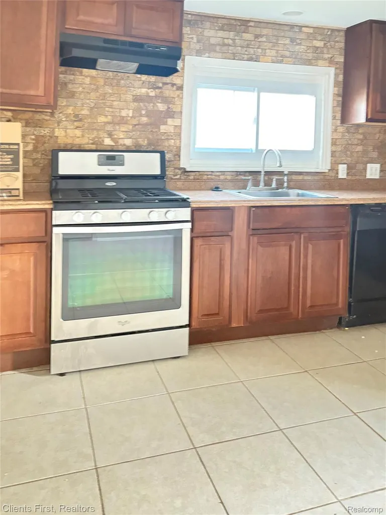 128 Henry Ruff Road Garden City City MI 48135