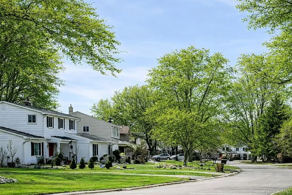 28746 Ramblewood Drive Farmington Hills City MI 48334