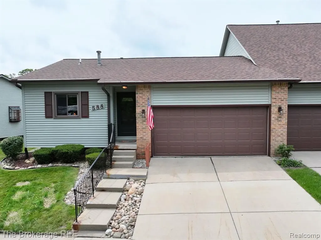 588 Oakbrook Circle Flushing City MI 48433