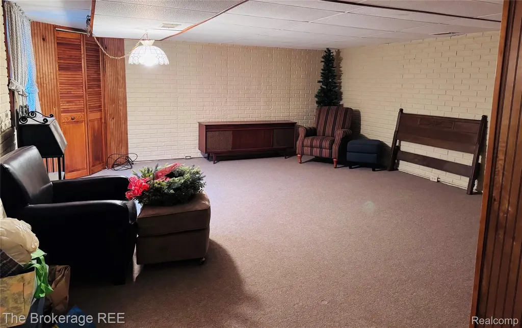 588 Oakbrook Circle Flushing City MI 48433