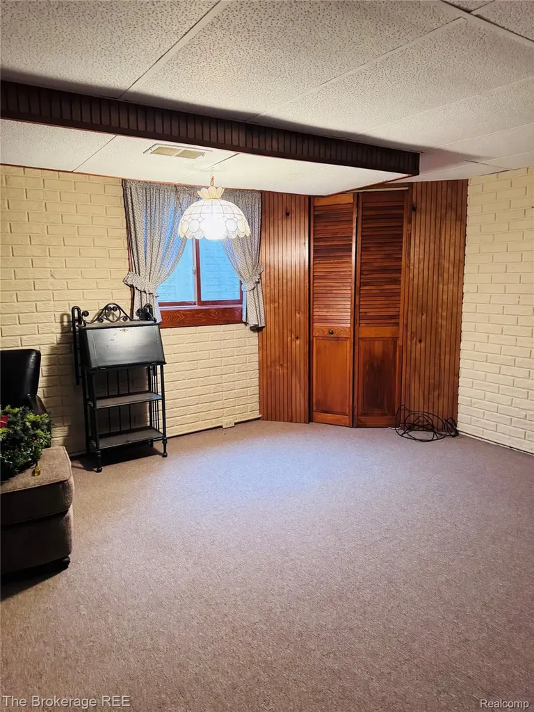 588 Oakbrook Circle Flushing City MI 48433
