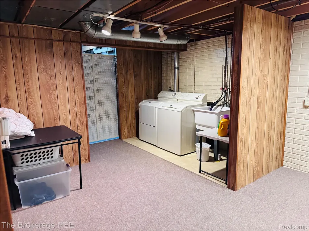 588 Oakbrook Circle Flushing City MI 48433