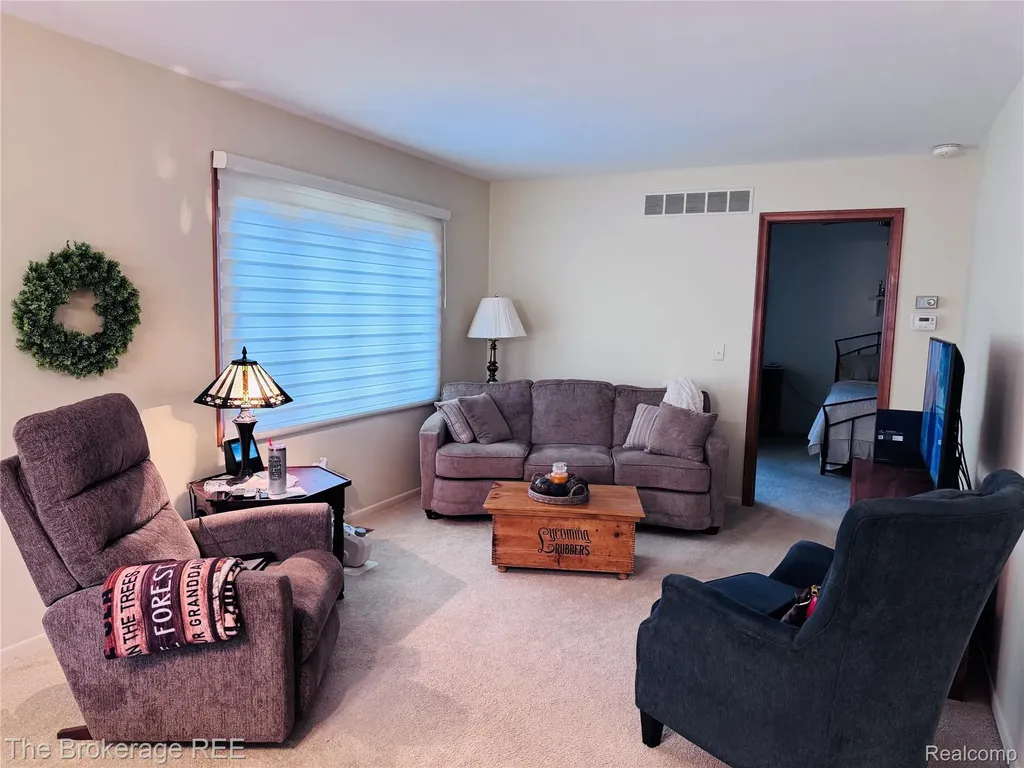 588 Oakbrook Circle Flushing City MI 48433