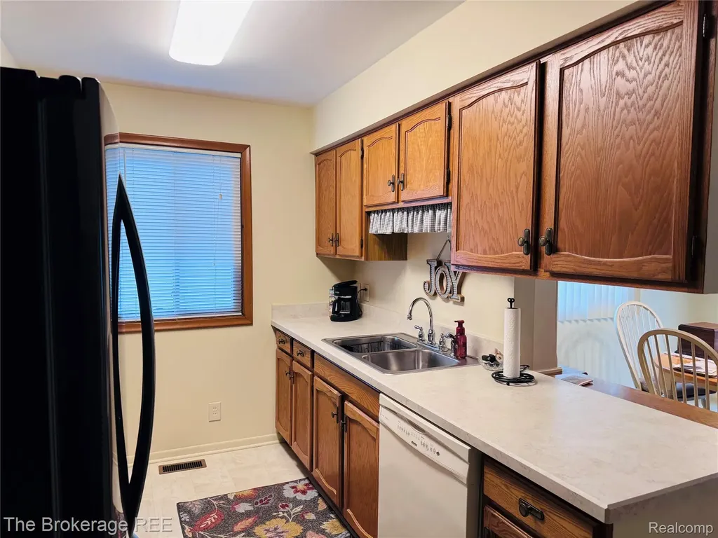 588 Oakbrook Circle Flushing City MI 48433