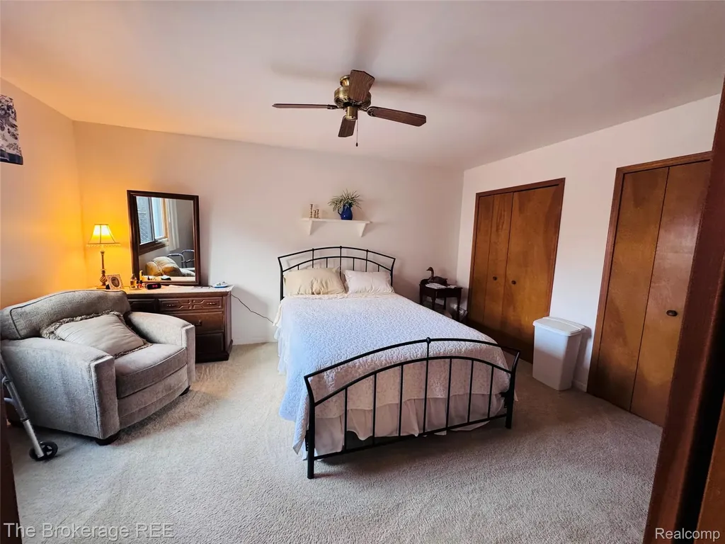 588 Oakbrook Circle Flushing City MI 48433